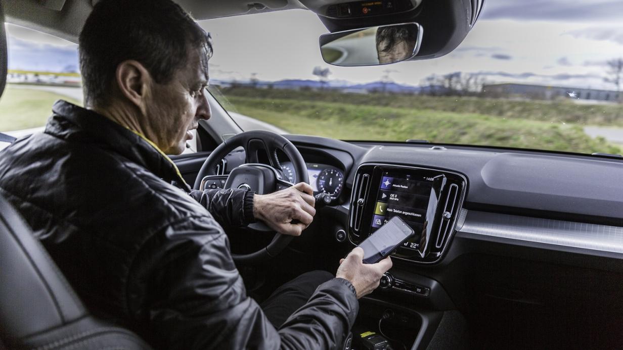 ÖAMTC Studie So gefährlich ist Ablenkung im Straßenverkehr