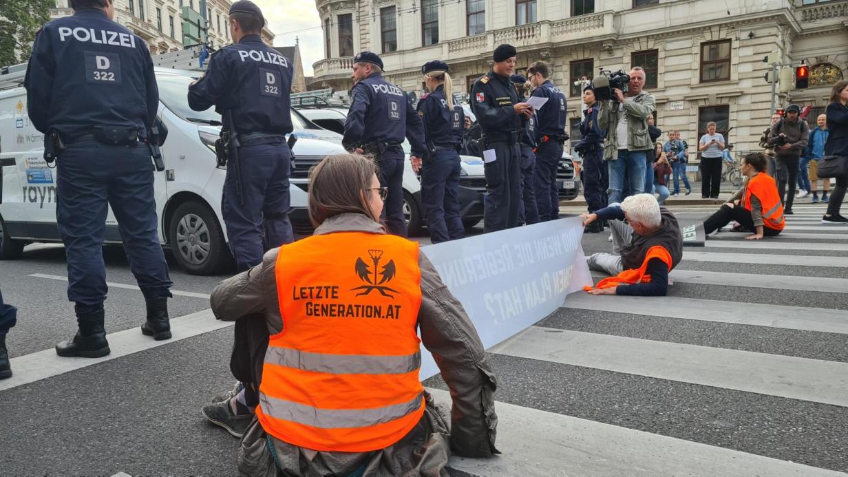 Klima Aktivisten Protestieren Am Wiener Schwarzenbergplatz