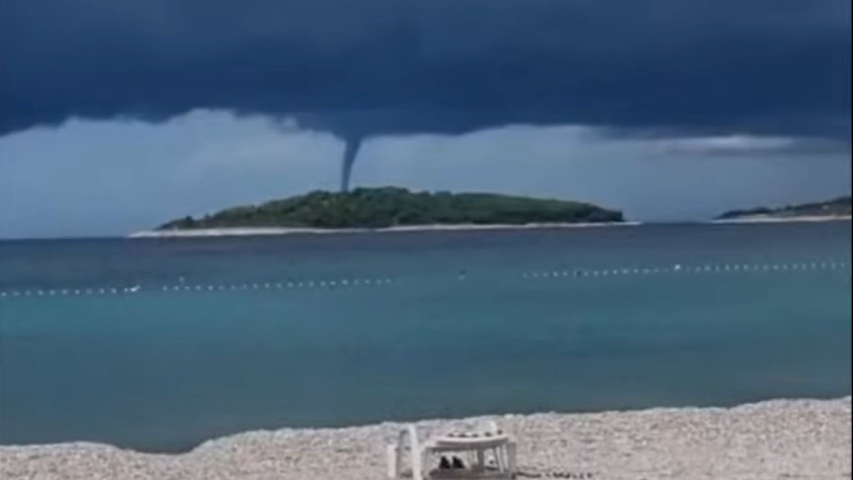 Unwetter In Kroatien Tornados In Dalmatien Istrien Unter Wasser