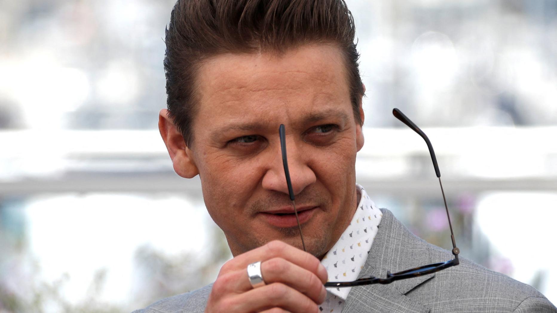 Jeremy Renner Feierte 52 Geburtstag Im Spital