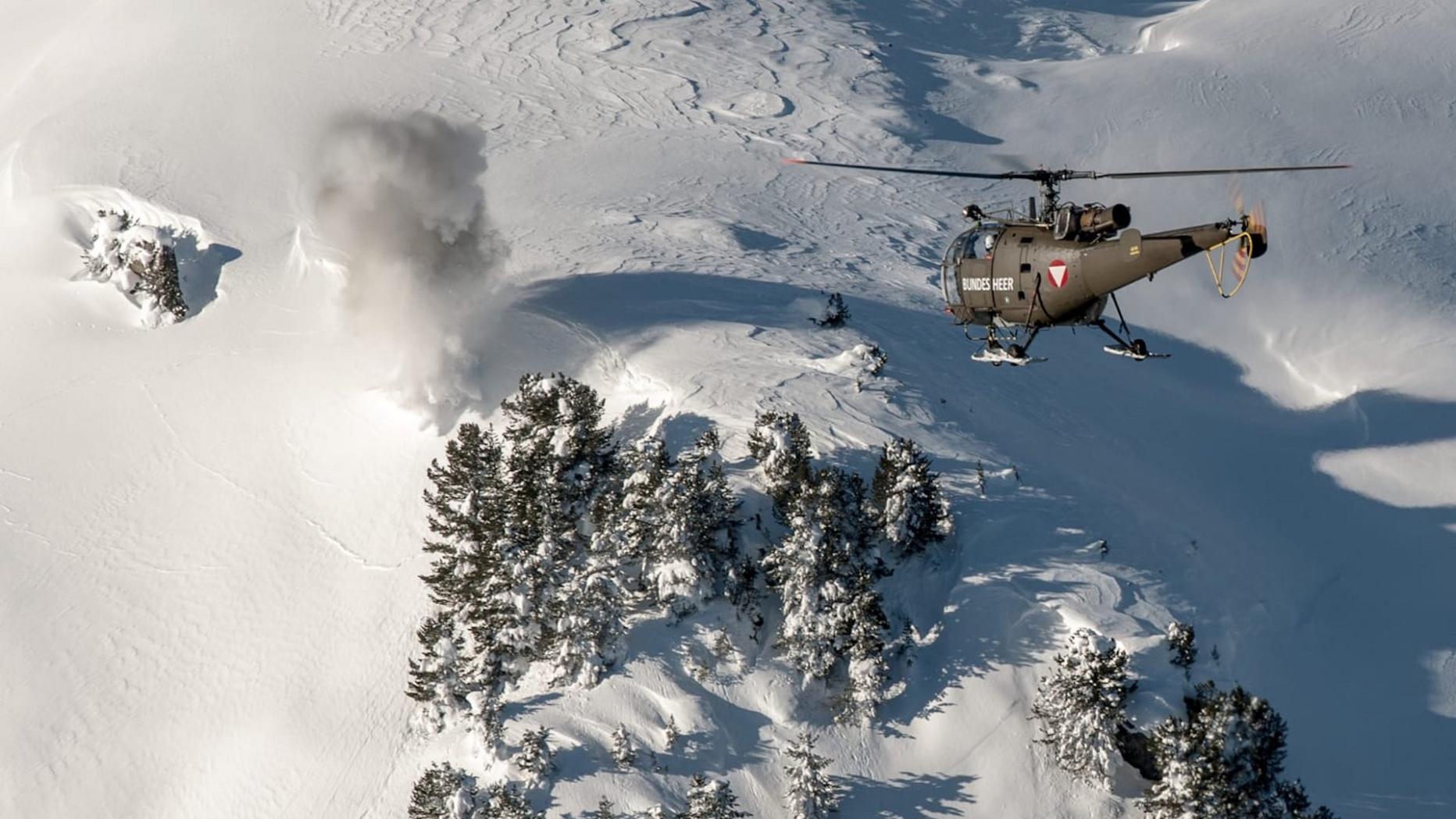 Lawinengefahr Bundesheer H Lt Soldaten Und Hubschrauber Bereit