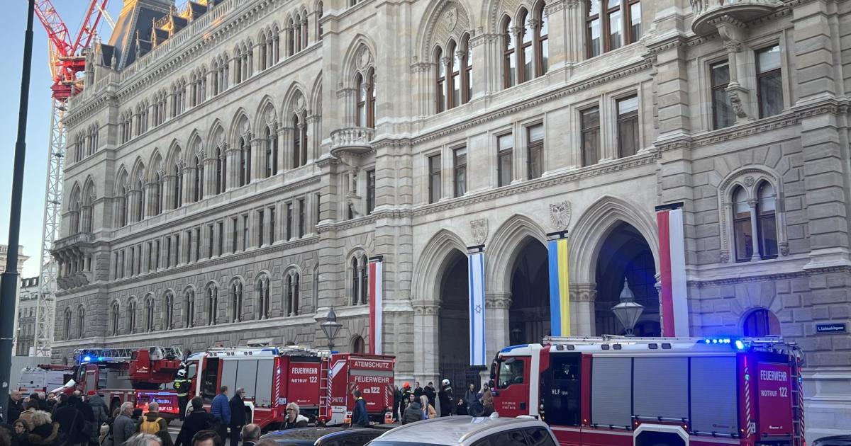 Brand Im Wiener Rathaus Geb Ude Musste Evakuiert Werden