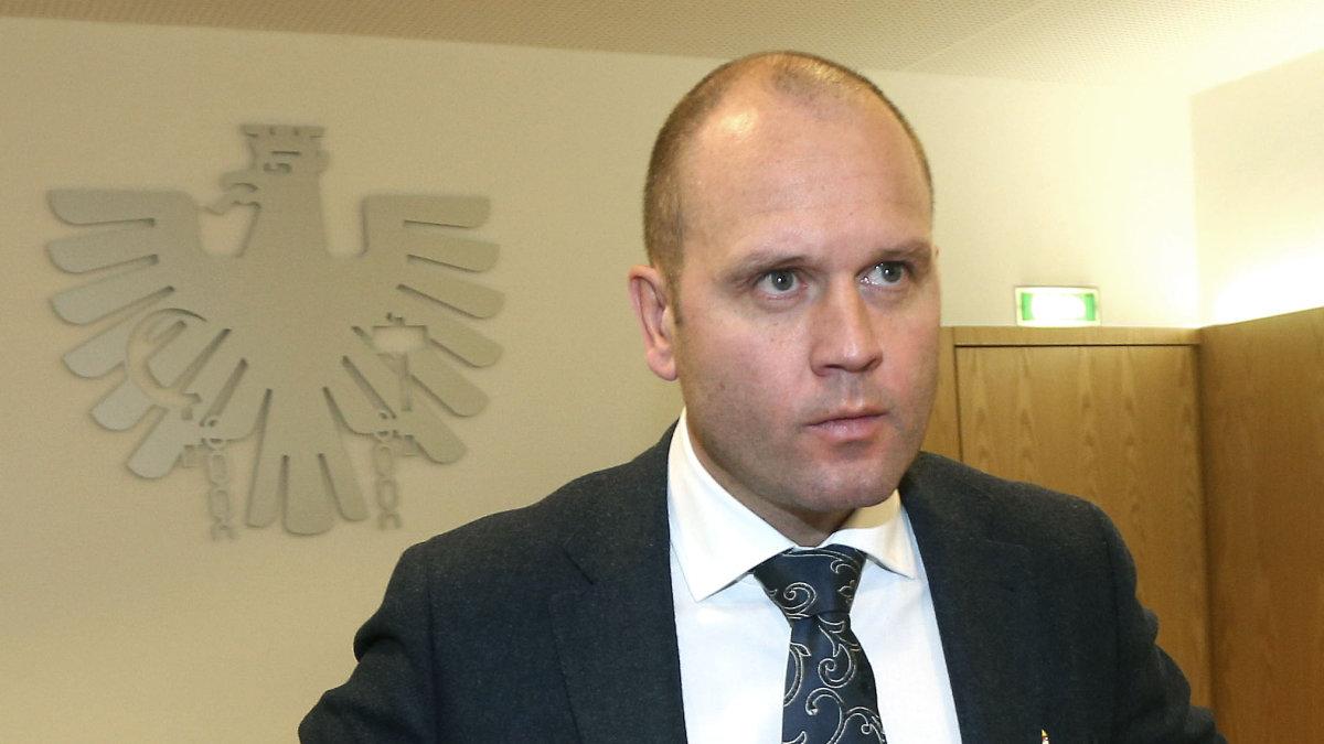 Vollrausch, Elefanten, Schlagzeilen | kurier.at