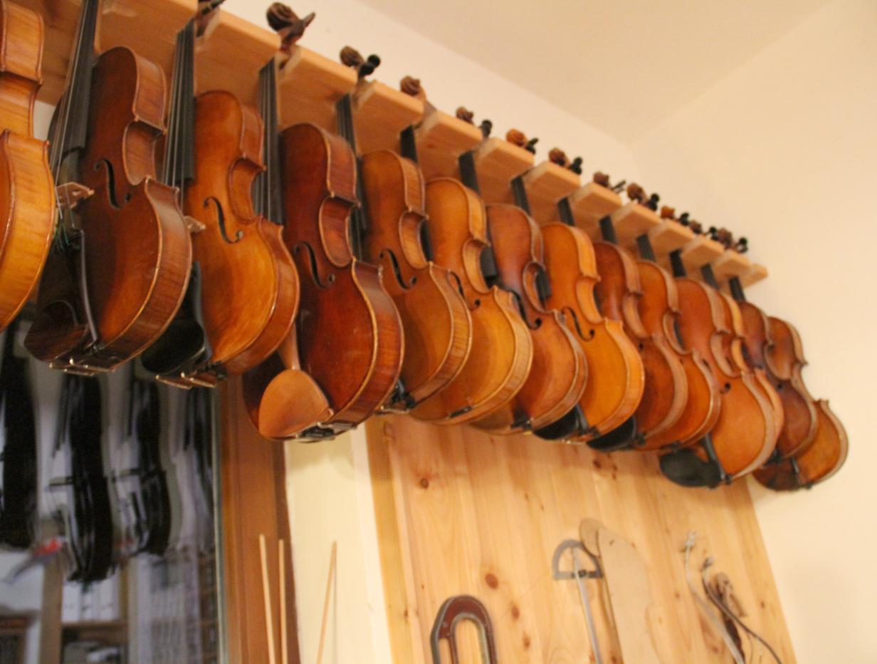 Sie bauen den Werkstatt-Himmel voller Geigen