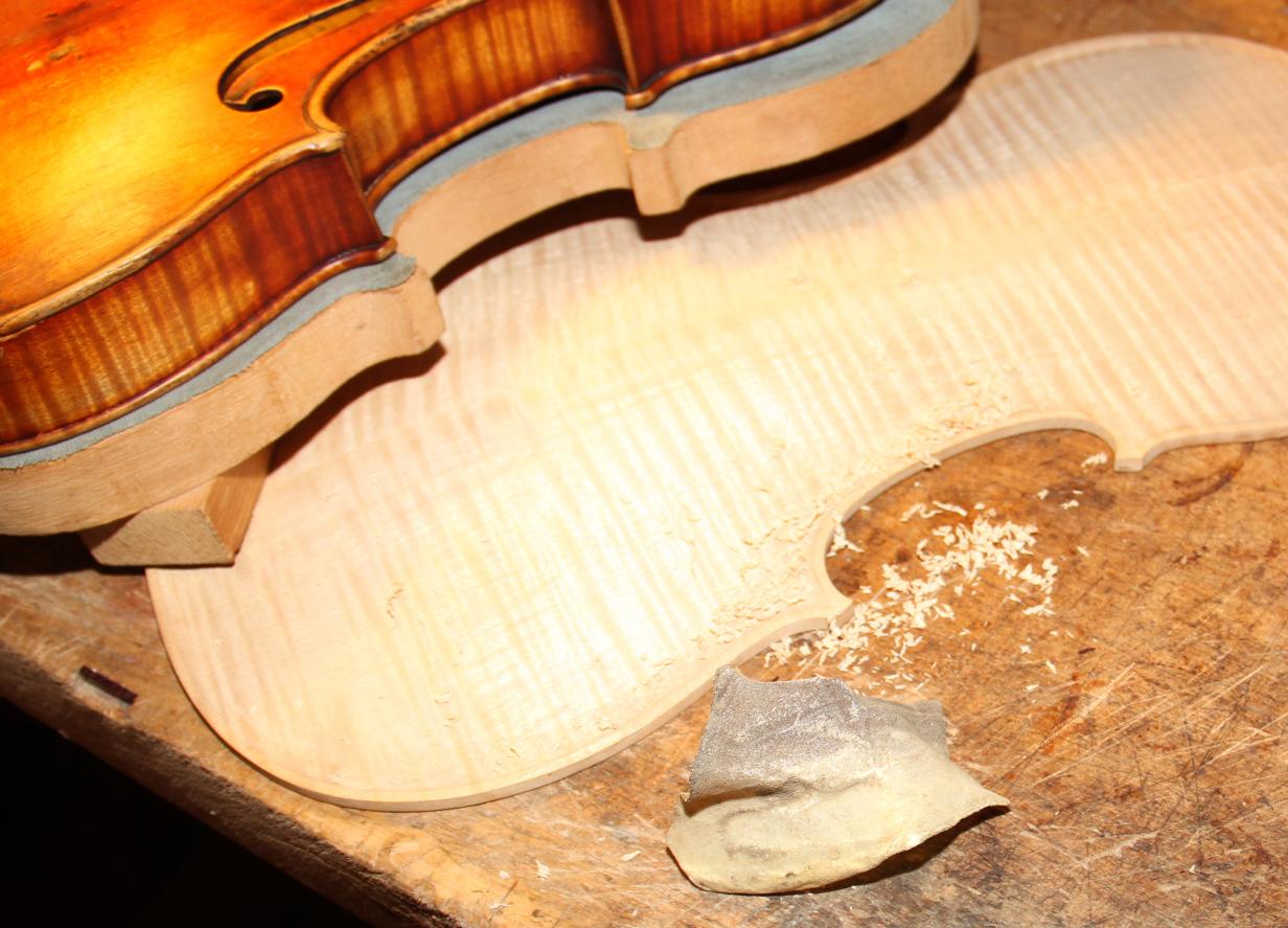 Sie bauen den Werkstatt-Himmel voller Geigen | kurier.at