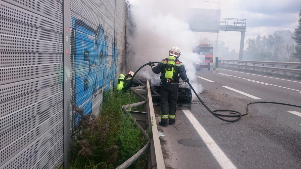 Zwei Verletzte bei Unfall mit sechs Fahrzeugen auf A4 in Wien | kurier.at