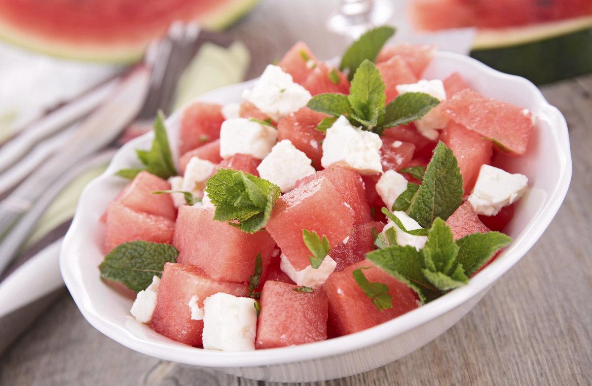 Für heiße Tage: Melonen-Feta-Minze-Salat von Jamie Oliver | kurier.at
