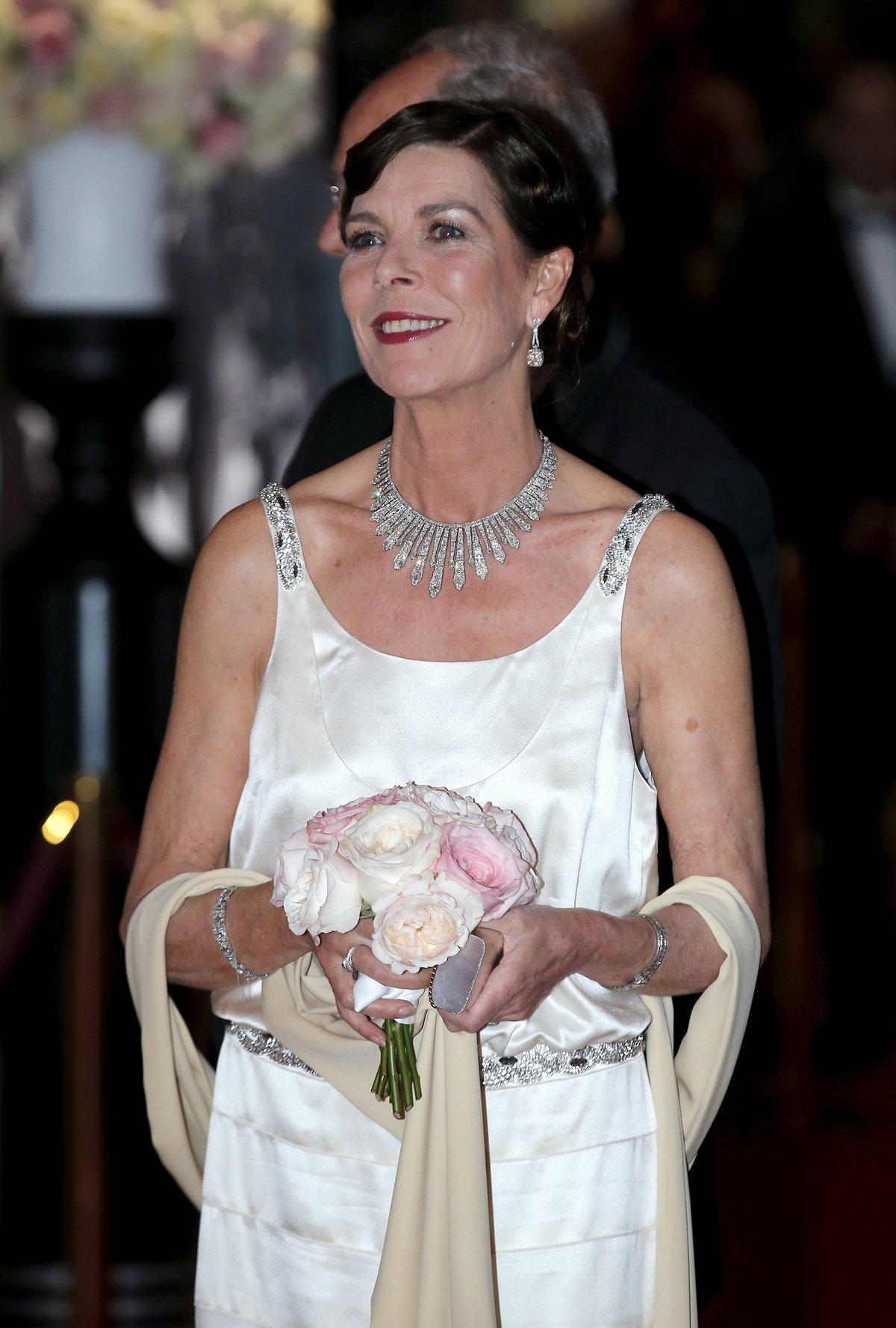 In AusgehLaune Prinzessin Caroline strahlt wie selten