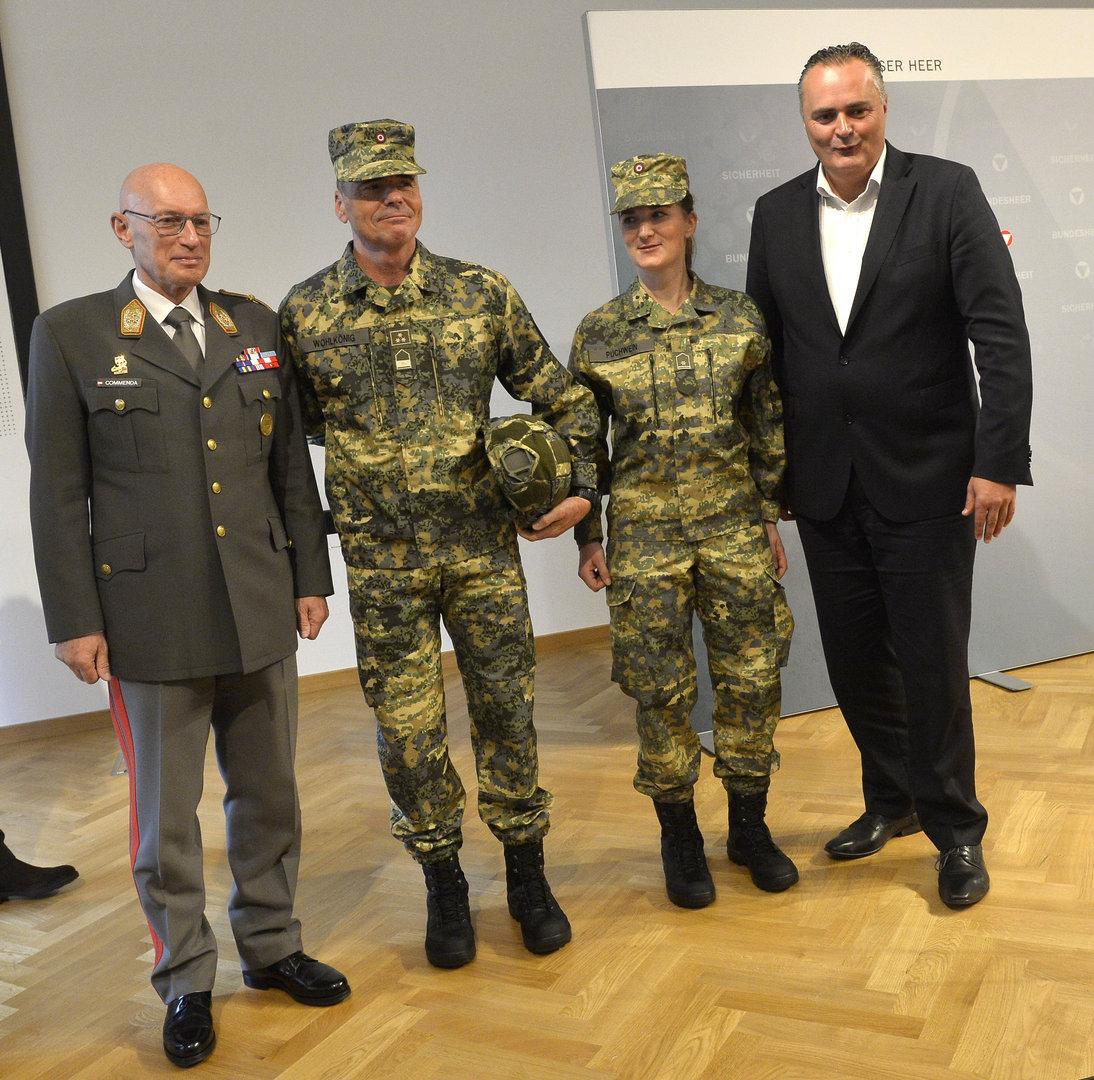 Neue Bundesheer Uniformen Mit Fleckenmuster 4055