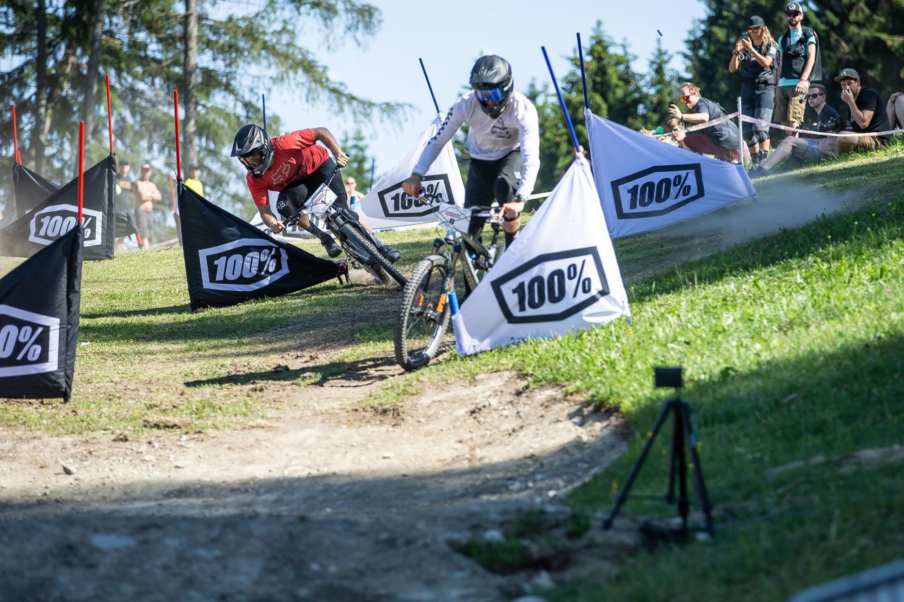 akrobatische tricks mit dem fahrrad show