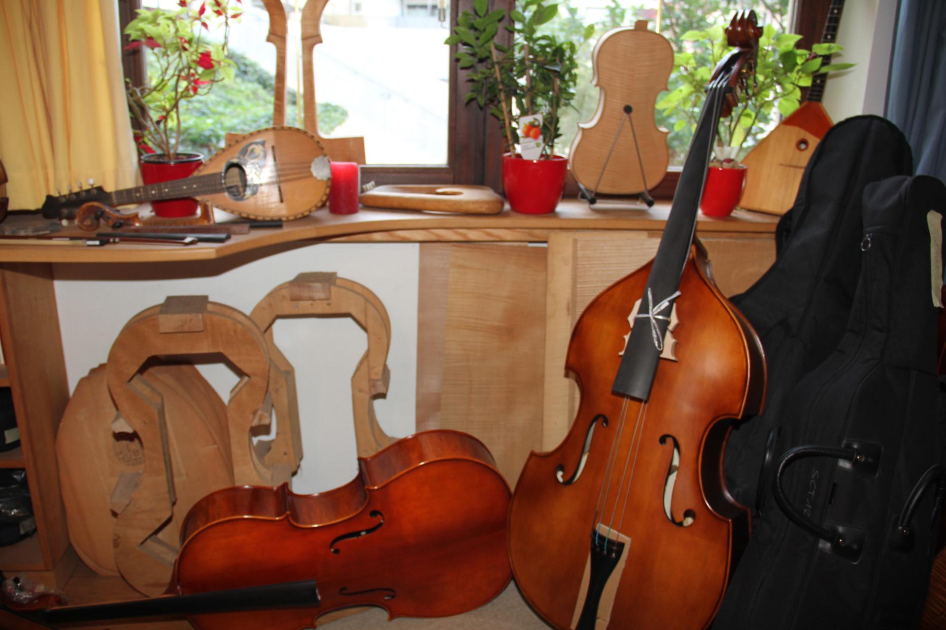 Sie bauen den Werkstatt-Himmel voller Geigen | kurier.at