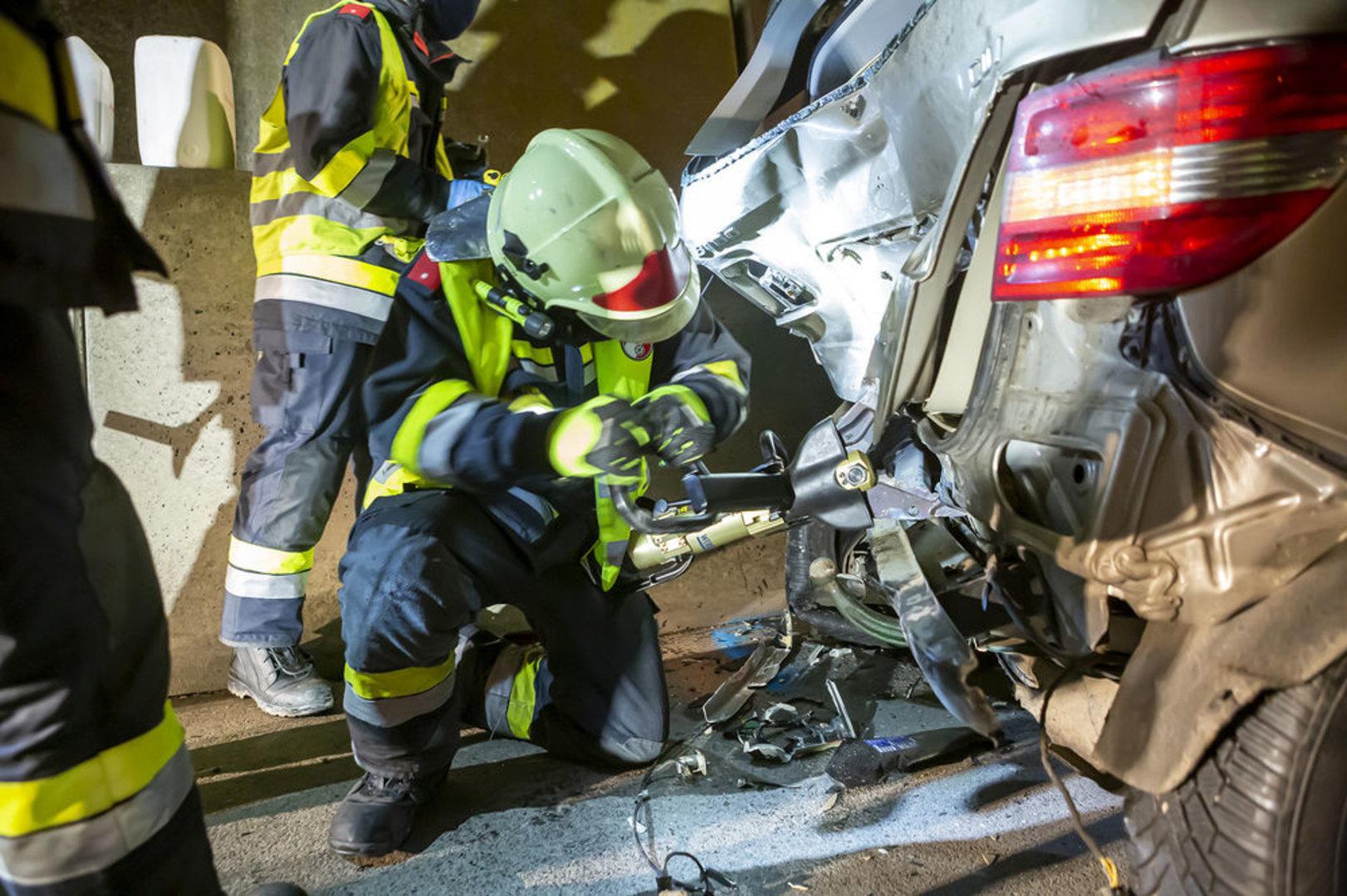 Feuerwehr Im Einsatz Nach Doppeltem Verkehrsunfall