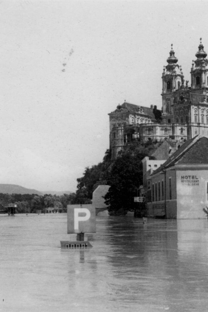 Blick zum Stift Melk, Jahrhunderthochwasser 1954