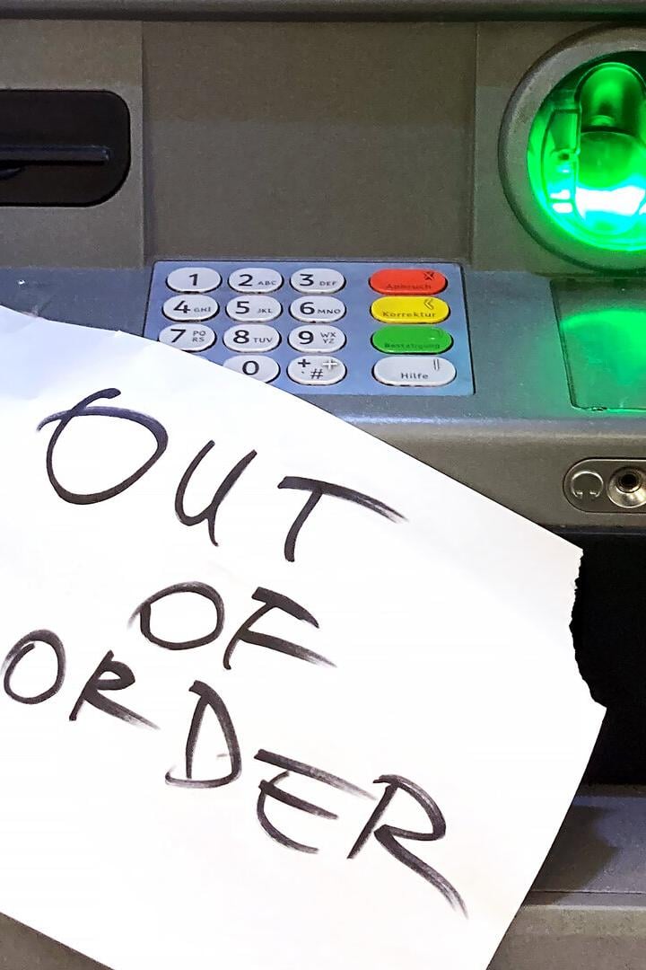 ++ THEMENBILD ++ BANKOMAT / BANKOMATGEBÜHREN / BANKEN / GELD