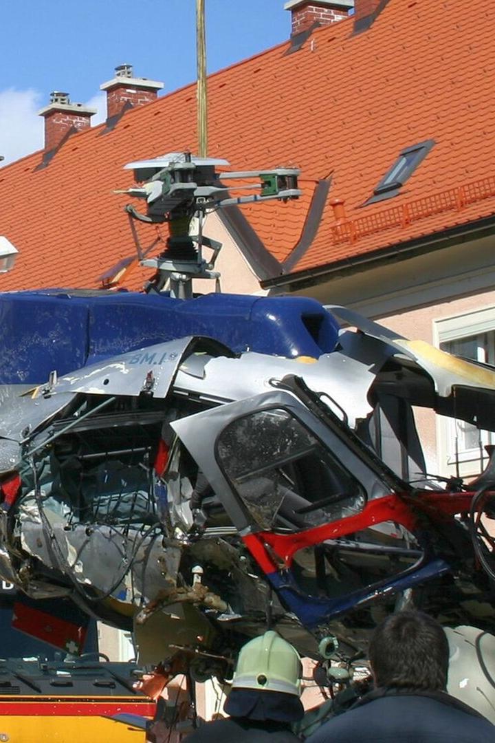 Das Wrack des Polizei-Hubschraubers