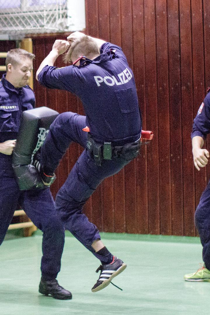 Nicht alle Polizeischüler bekommen gratis Öffi-Tickets