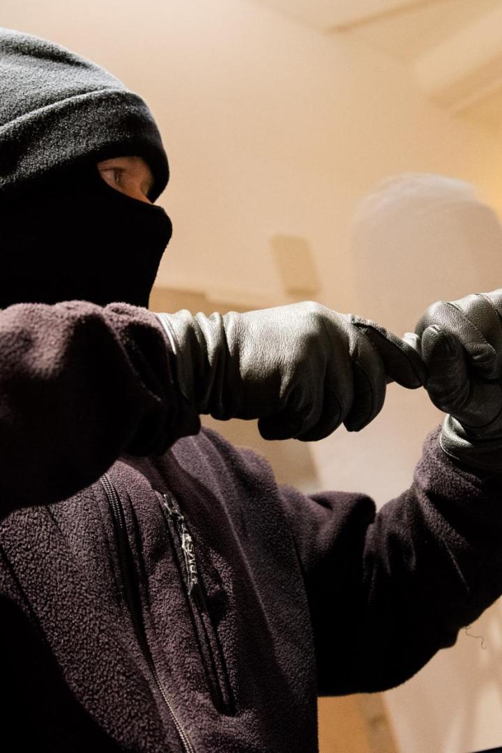 Einbrecher am Werk (Symbolbild).