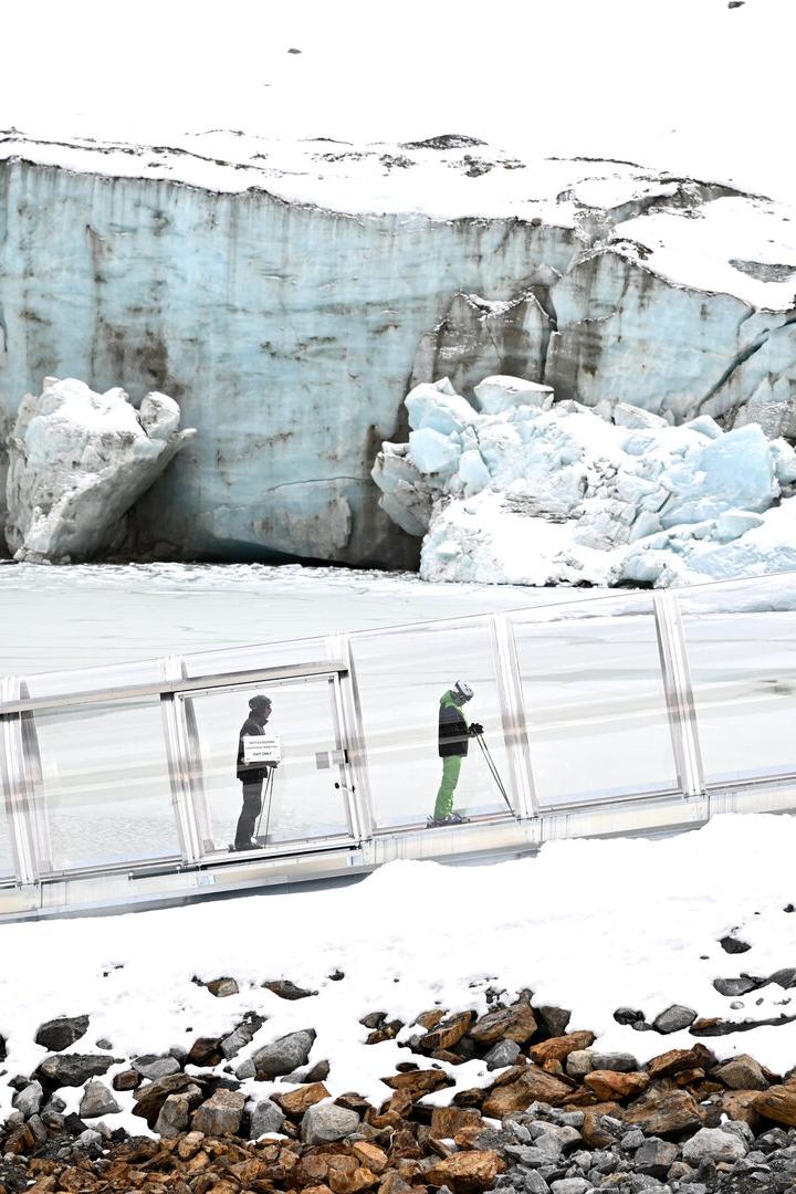 ++ THEMENBILD ++ SKITOURISMUS / SPORT / SCHNEE / WINTER