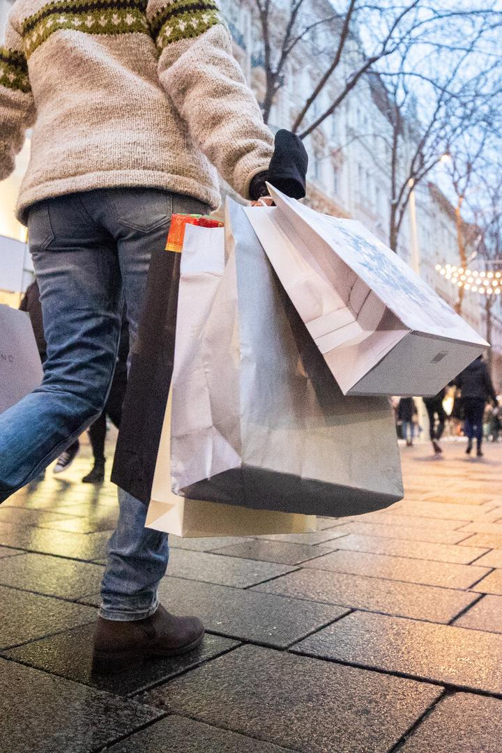 ++ THEMENBILD ++  ERSTER EINKAUFSSAMSTAG IM ADVENT