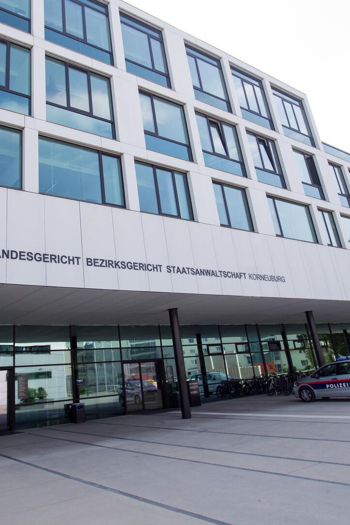 Das Landesgericht Korneuburg von außen.