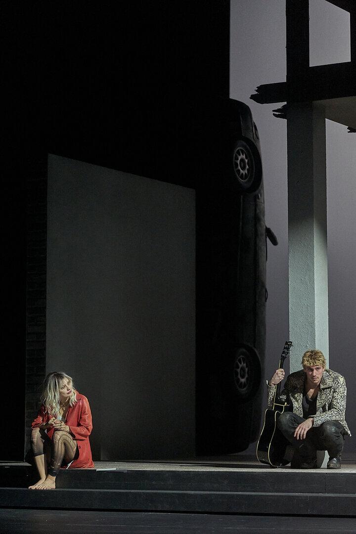 Zwei Außenseiter: Nina Siewert als Exhibitionistin Carol, Tim Werths als Val