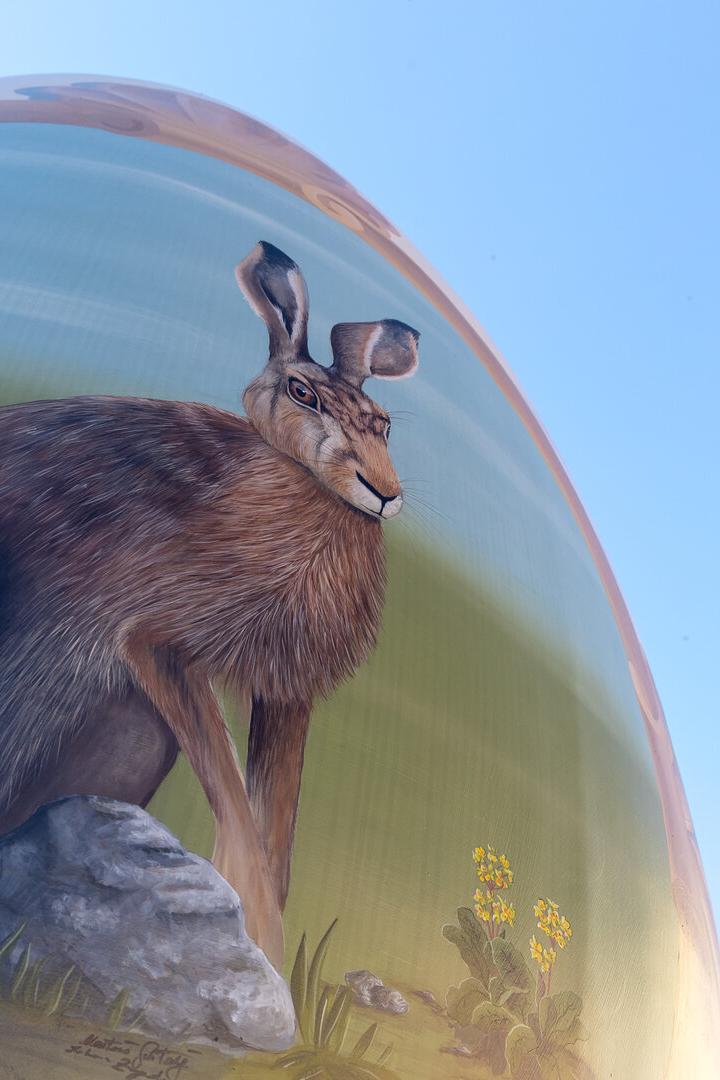 Hase auf Osterei
