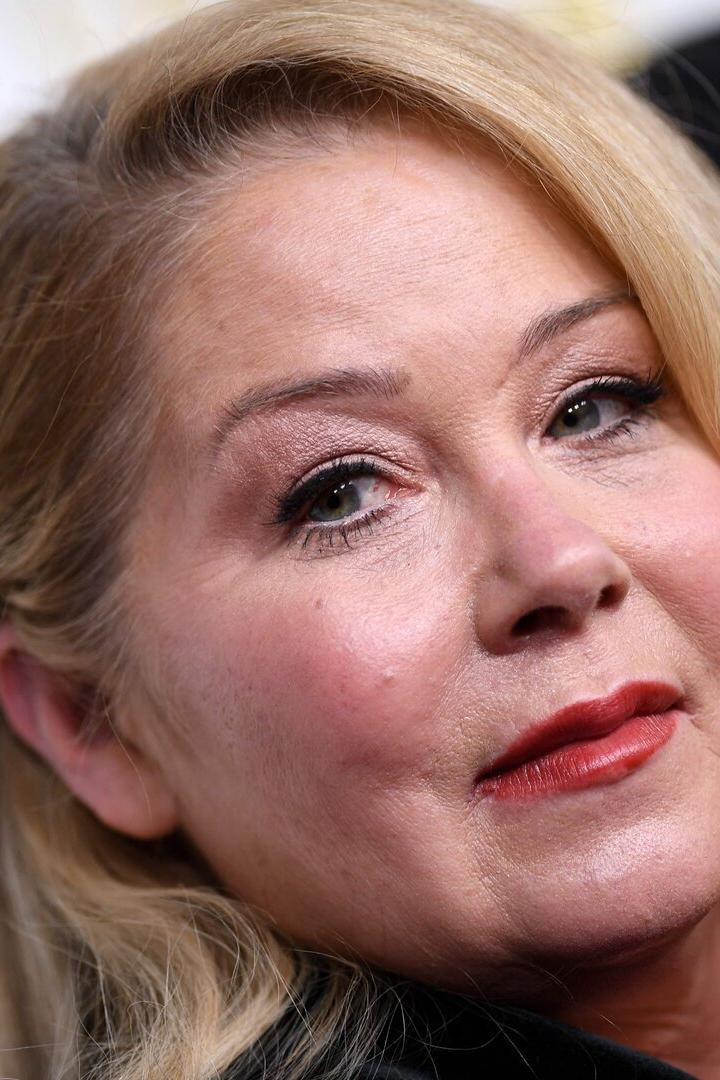 Christina Applegate posiert für ein Porträt.