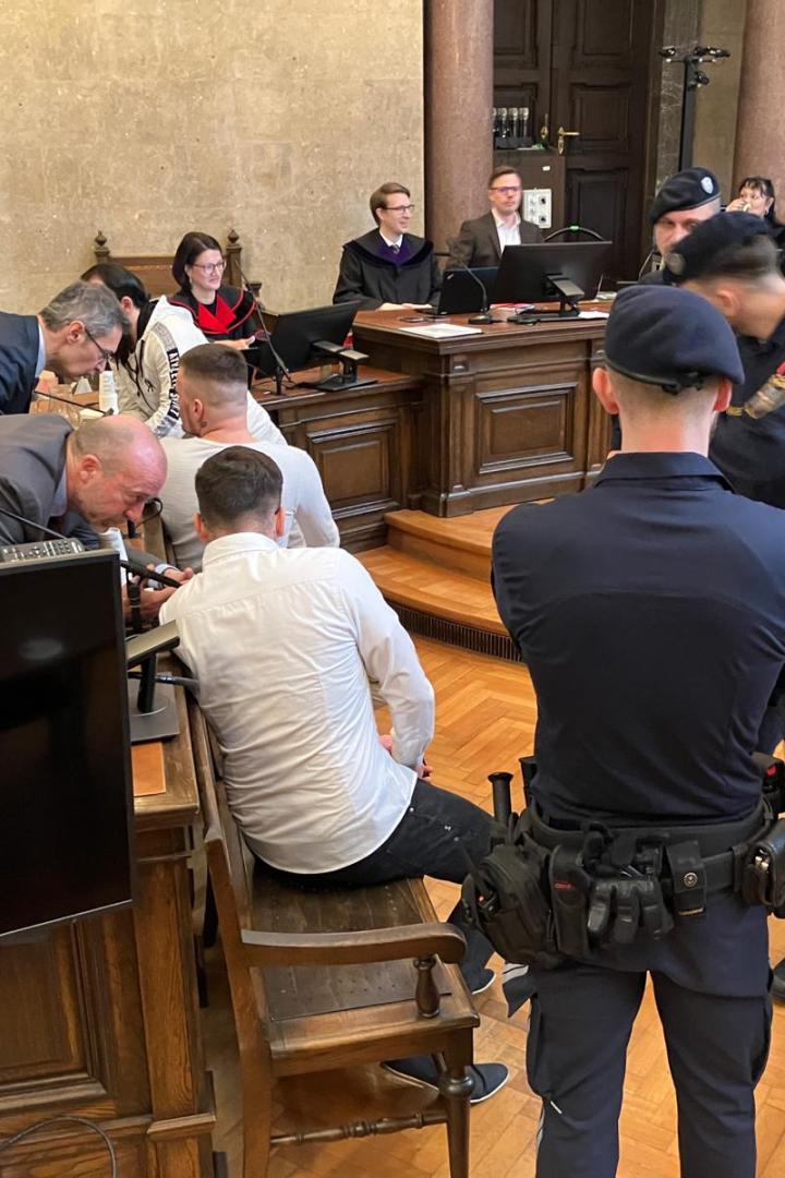 Die drei Angeklagten bei ihrem Prozess in Wien