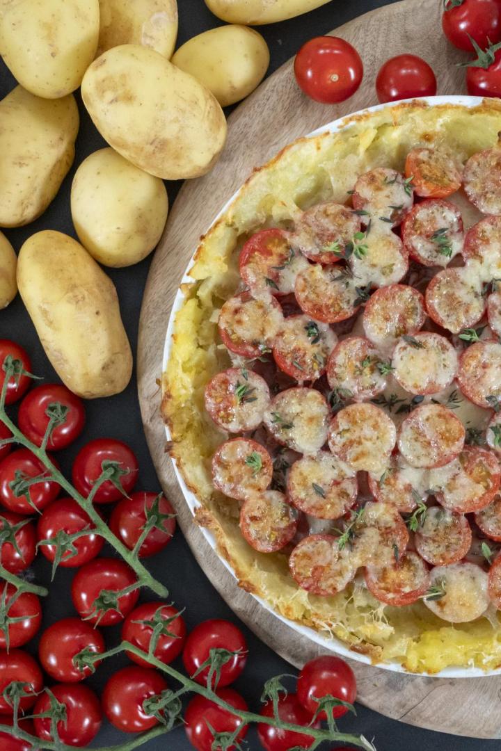 Gartenfrisch aus dem Kochsalon: Paradeiser-Quiche mit Erdäpfelkruste