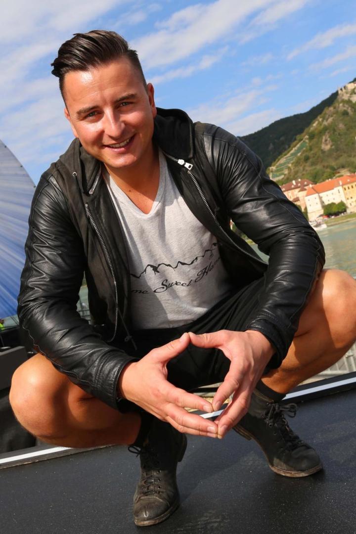 Ein Bild aus besseren Tagen - zumindest was das Wetter betrifft: Andreas Gabalier in der Wachau.