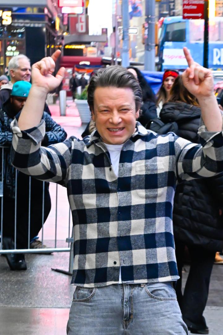 Jamie Oliver vor den Studios von "Good Morning America" im Jänner 2024 in New York