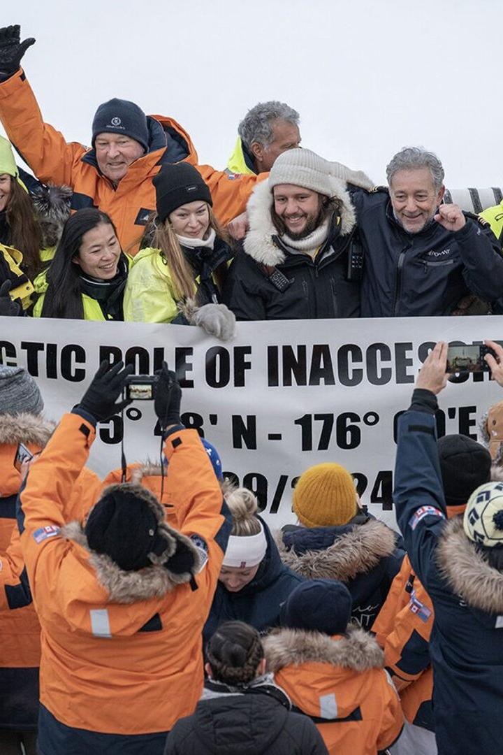 Forscherteam feiert Erreichen des Nordpol der Unzugänglichkeit