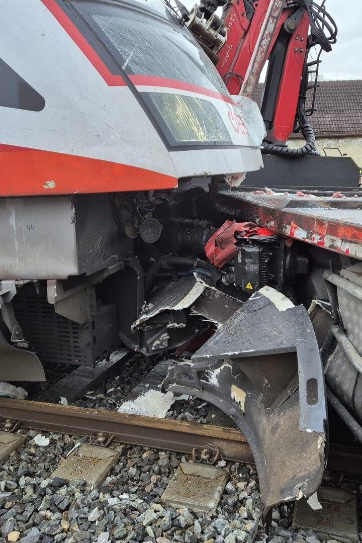 Horror für jeden Autofahrer: Kein Rotlicht auf Bahnübergang