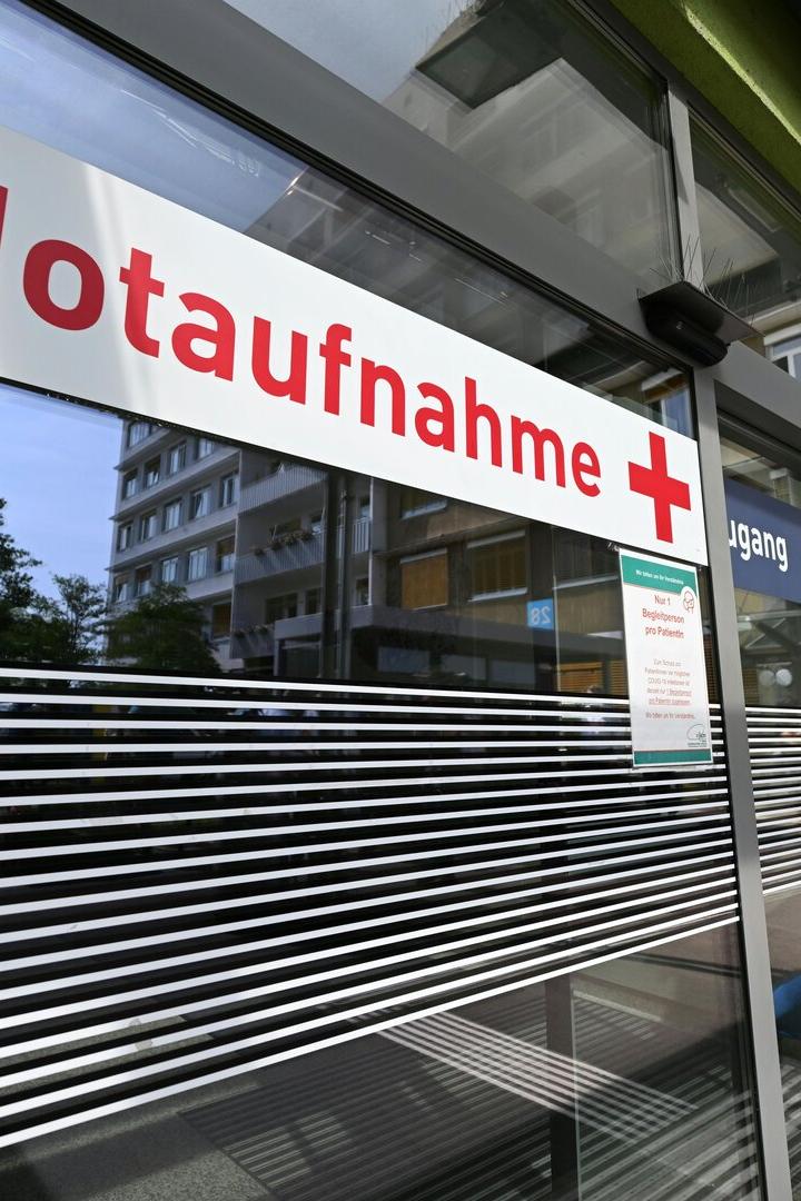 Aufnahme des Eingangsbereichs einer Notfallambulanz.