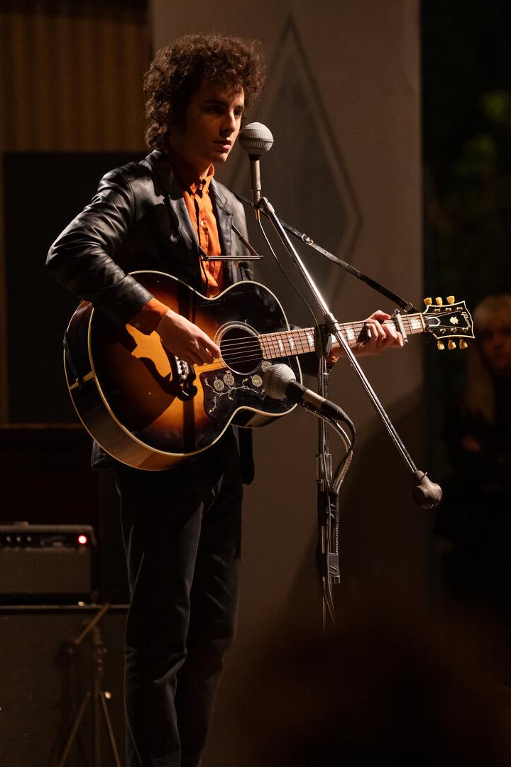 Singt und spielt alles selbst: Timothée Chalamet als Bob Dylan in „A Complete Unknown“