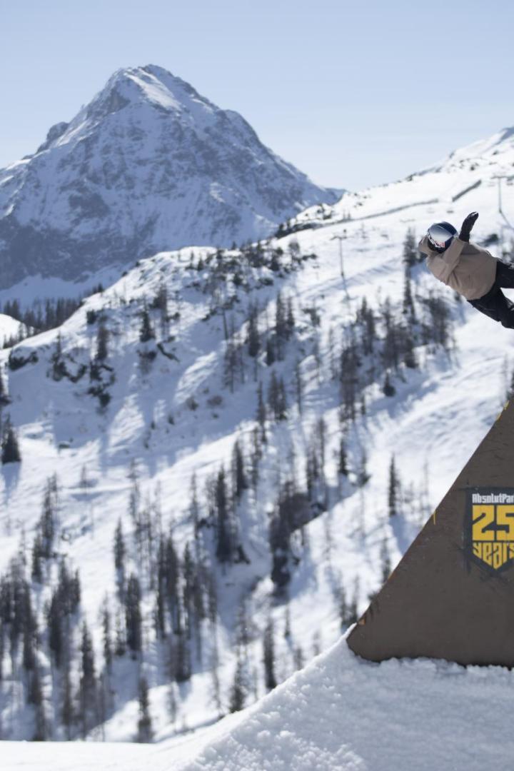 Snowboarder Mark McMorris im AbsolutPark Flachauwinkl