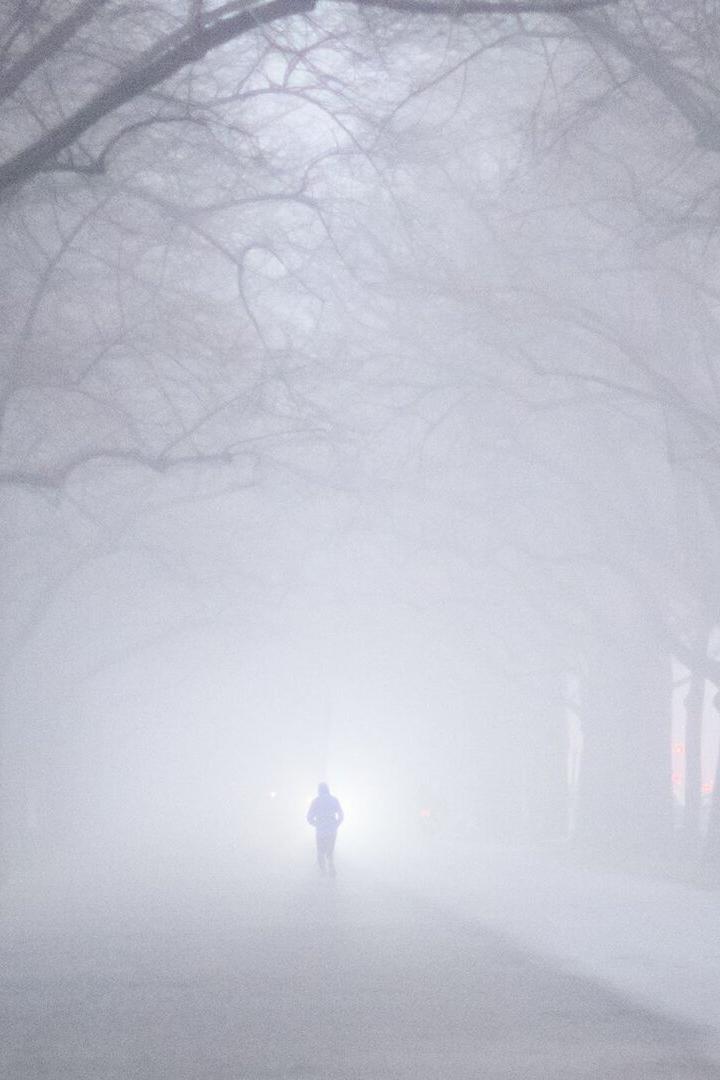 Mensch im Nebel