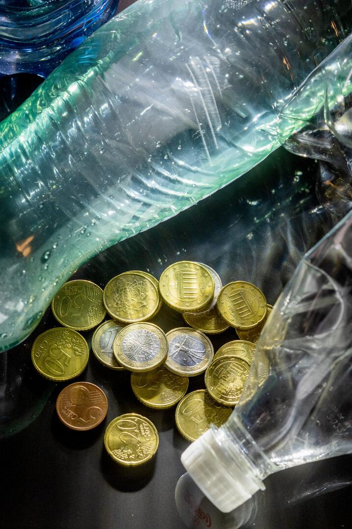 ++ THEMENBILD ++ PLASTIKPFAND IN SUPERMÄRKTEN