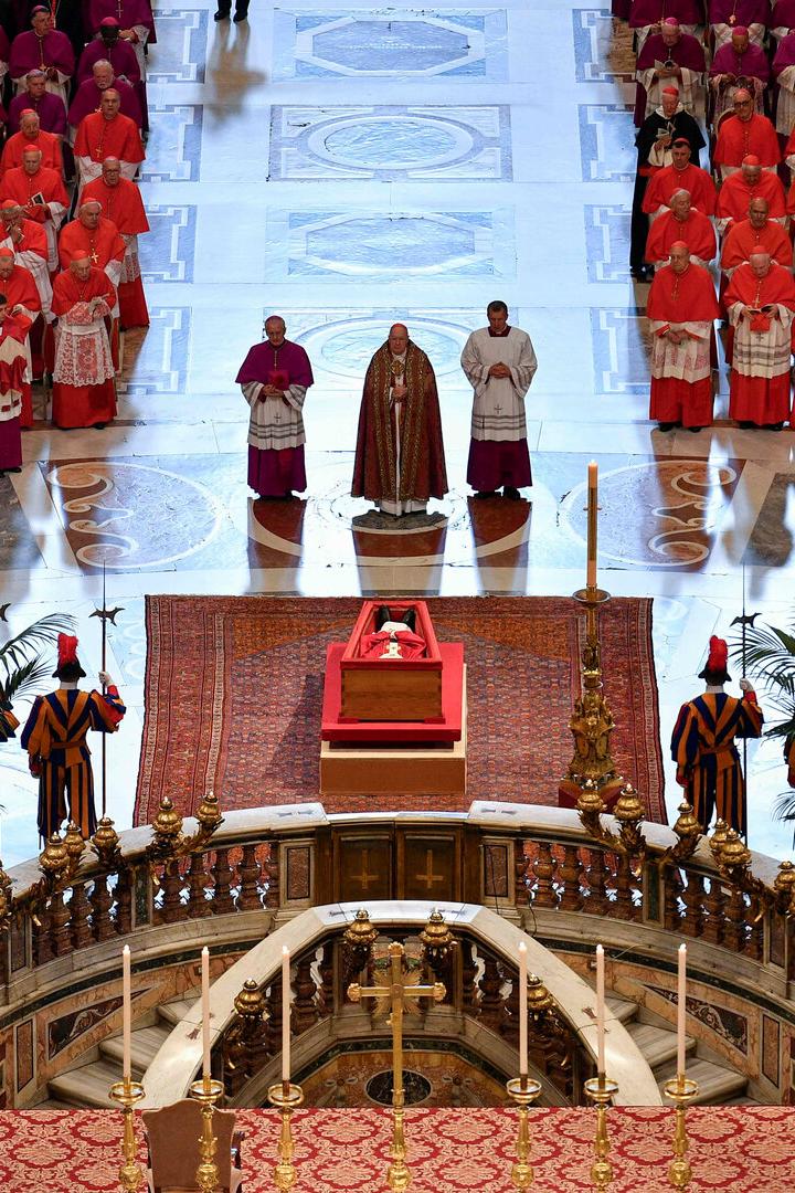 Begräbnis-Diplomatie: Wie Politiker beim Papst-Abschied taktieren