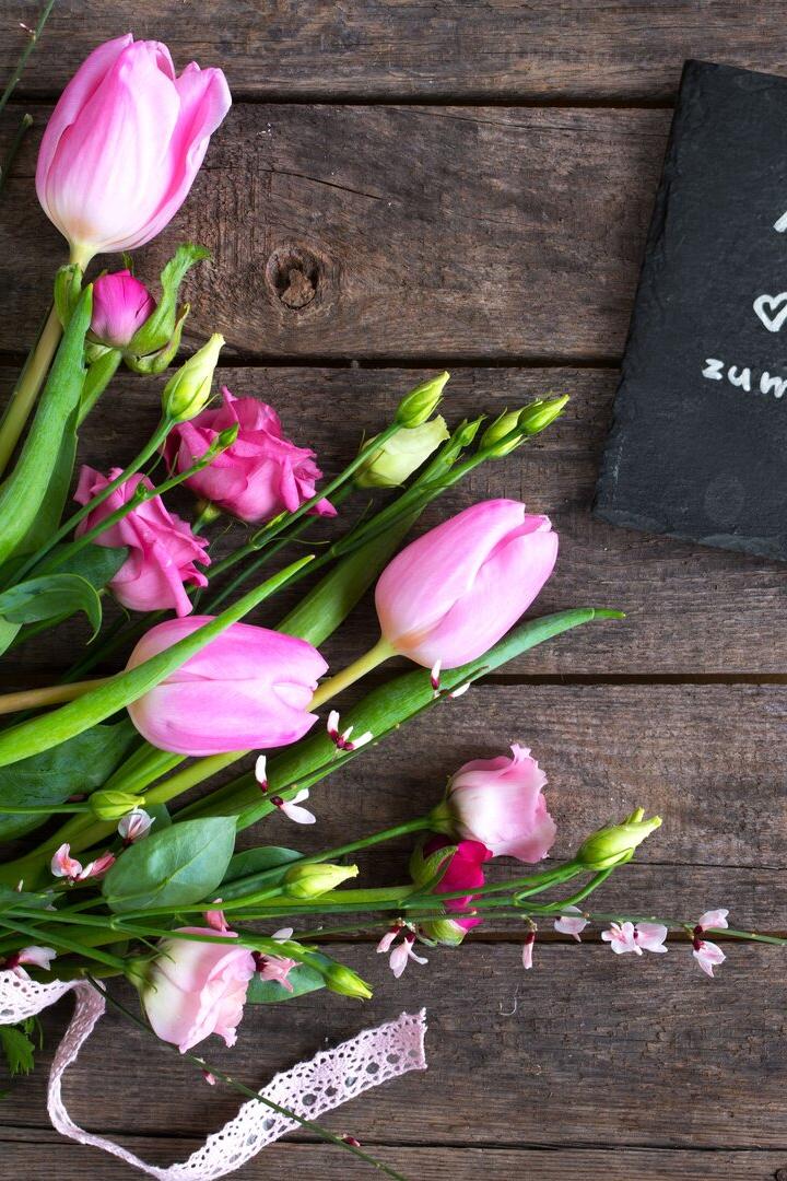 Floral greetings for mothers day
