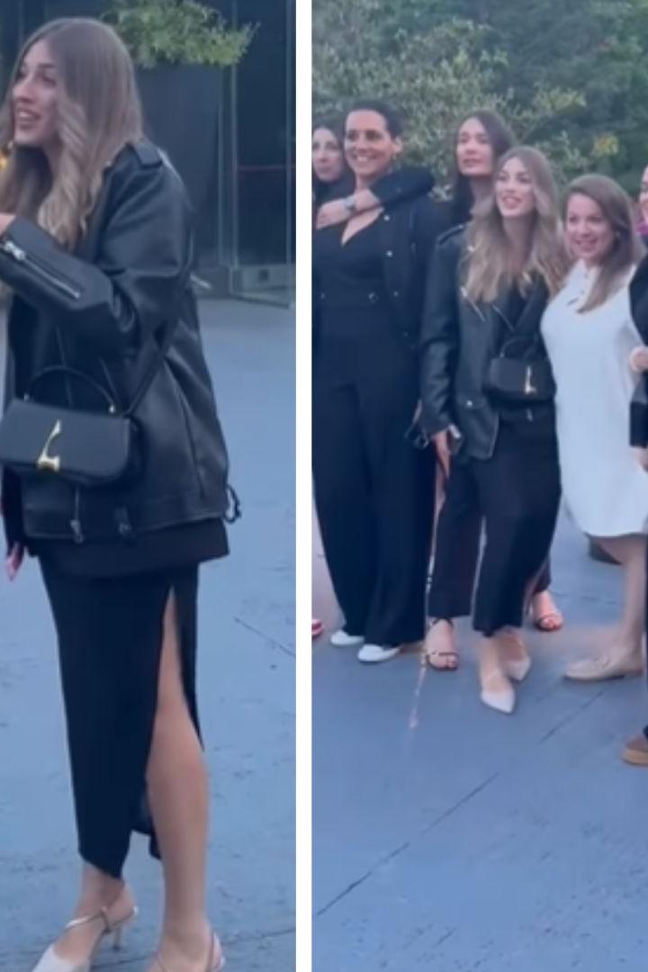 Mehrere junge Frauen stehen für eine Gruppenfoto beisammen