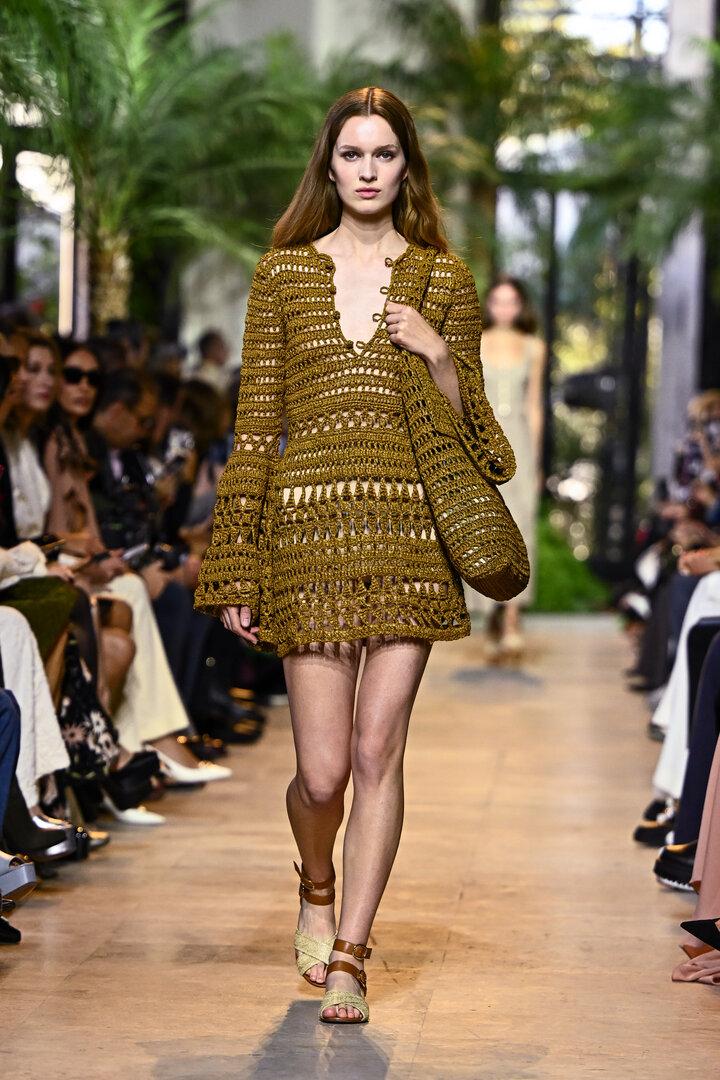 Elie Saab: Runway - Paris Fashion Week - Womenswear Spring-Summer 2025