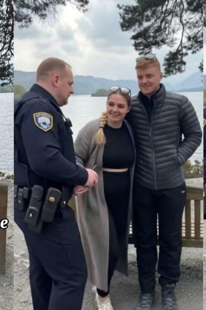 Ein Pärchen und ein Polizist vor einer See-Kulisse