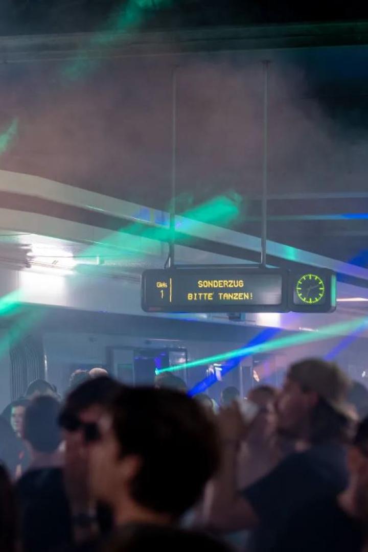 Wiener Linien Rave geht in die zweite Runde: U3-Staition wird zum Dancefloor.