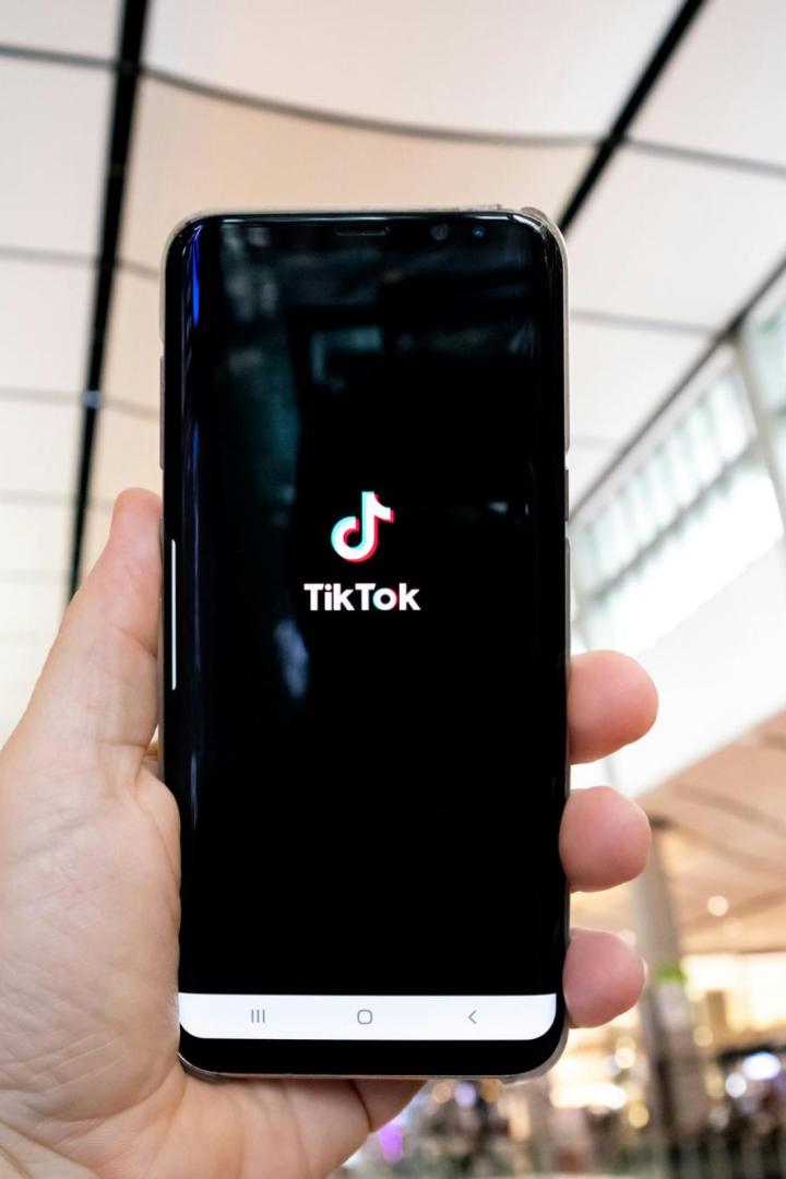 So kann man sein Adressbuch vor TikTok verbergen.