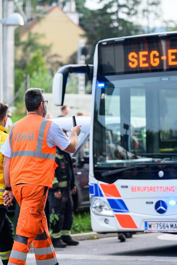 ICE STEHEN GEBLIEBEN: PASSAGIERE AUS ZUG IN TUNNEL VOR WIEN GEBRACHT