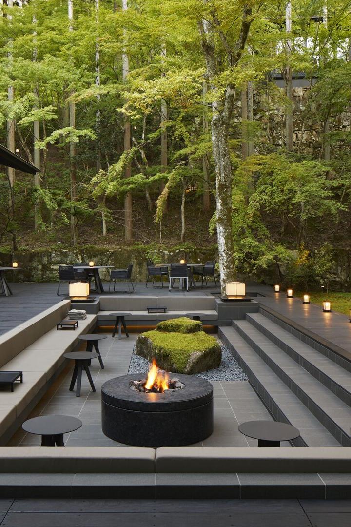 Aman Kyoto, Japan: Nur wenige Kilometer von Kyotos Stadtzentrum entfernt befindet sich dieser geheime Wald mit Steinwegen, Quelle und Pavillon.