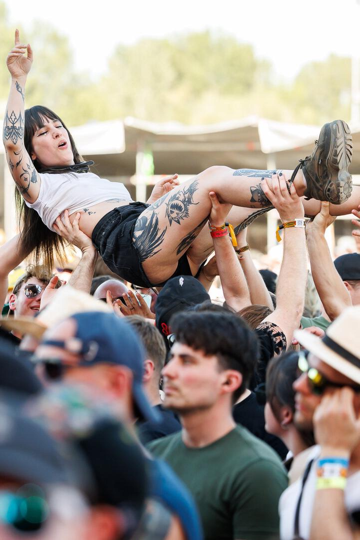 ++ THEMENBILD ++ FESTIVAL / PUBLIKUM / CROWDSURFER