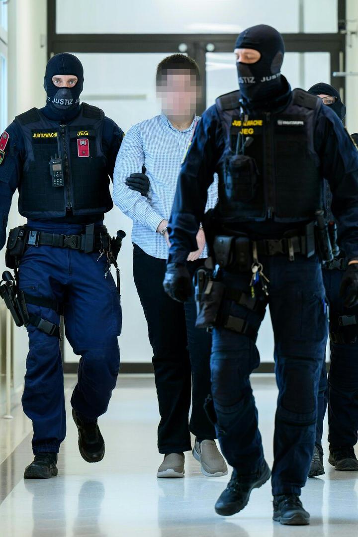 Nach beabsichtigtem Attentat am Wiener Hauptbahnhof wieder für IS betätigt: Zweiter Terror-Prozess gegen Jugendlichen.