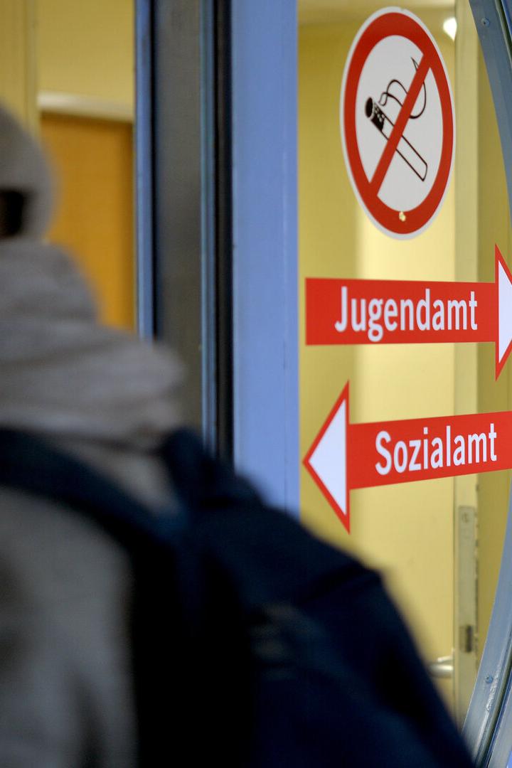 THEMENBILD: MINDESTSICHERUNG / SOZIALAMT